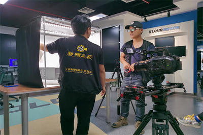 企業(yè)宣傳片拍攝團(tuán)隊(duì)構(gòu)成與市場(chǎng)營(yíng)銷策劃的協(xié)同